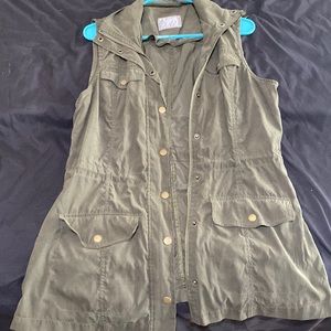 zip up vest